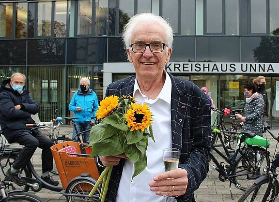 Hermann Strahl vor dem Kreishaus