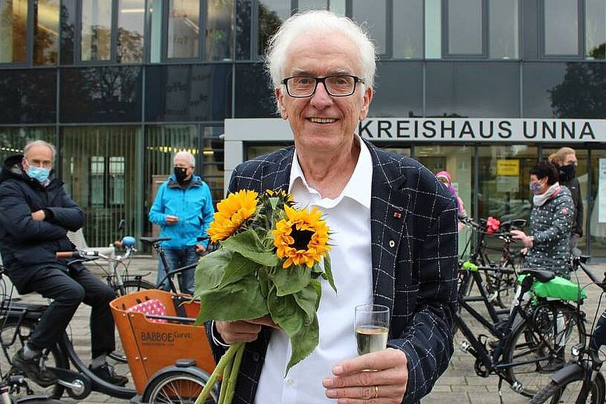 Hermann Strahl Hermann Strahl vor dem Kreishaus