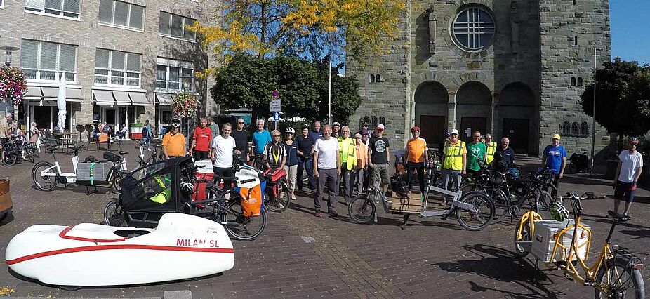 lastenradparade-2020/7 Abschließendes Gruppenfoto auf Rathausplatz