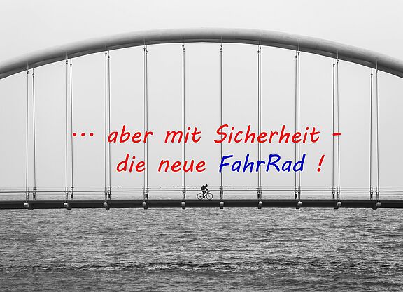 Radfahrer auf Brücke