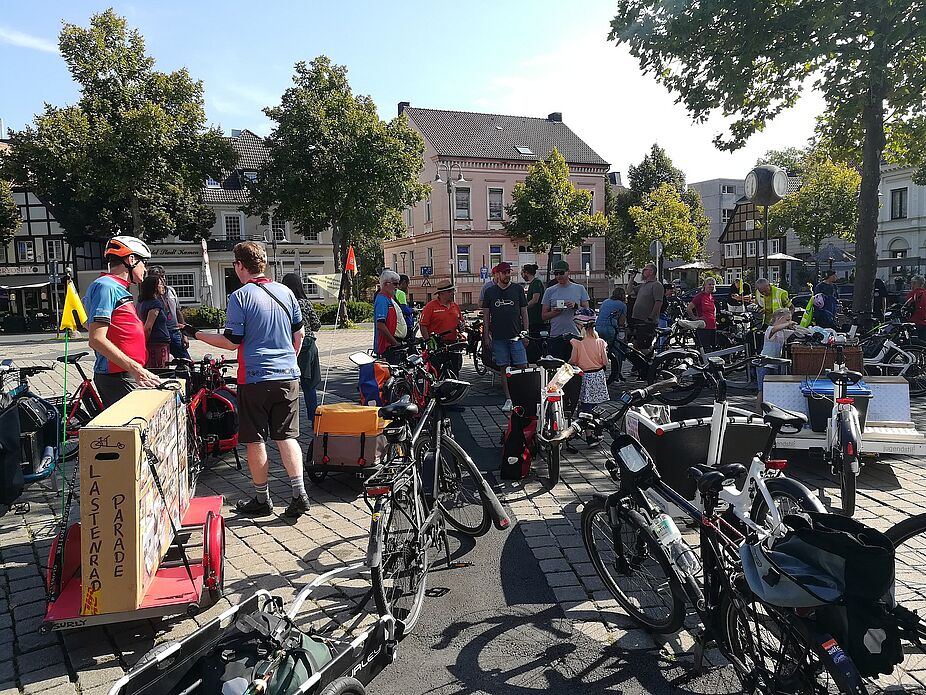 Lastenräder auf dem Marktplatz Kamen Pause auf dem Marktplatz in Kamen