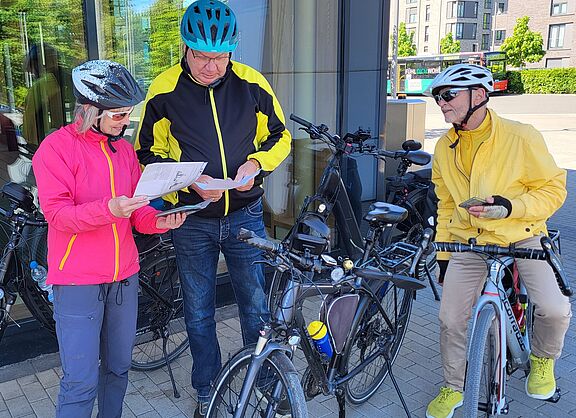 Benötigt werden ein Handy mit Google Maps und ein Fahrrad