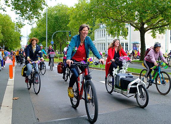 Fancy Women Bike Ride Essen