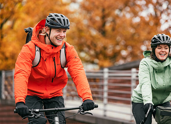 Das Fahrrad muss im Herbst nicht eingemottet werden. Wer ein paar Tipps berücksichtigt, ist auch in der goldenen Jahreszeit mit Spaß sicher unterwegs.
