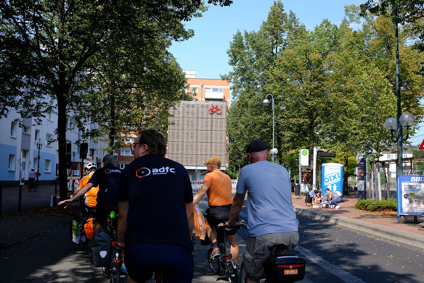 Fahrradparkhaus am Beueler Bahnhof in Bonn. Dieses vollautomatische Parkhaus hat 96 Plätze. Aktuell befinden sich vier Fahrradparkhäuser in Bonn. 