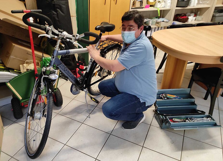 Reparatur eines Spendenrades